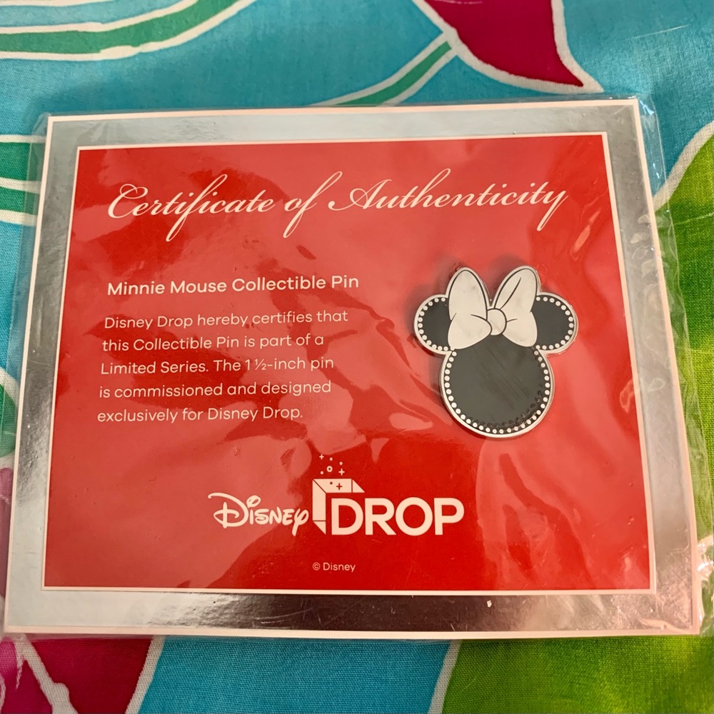 NWT Disney Drop Minnie Mouse Pin